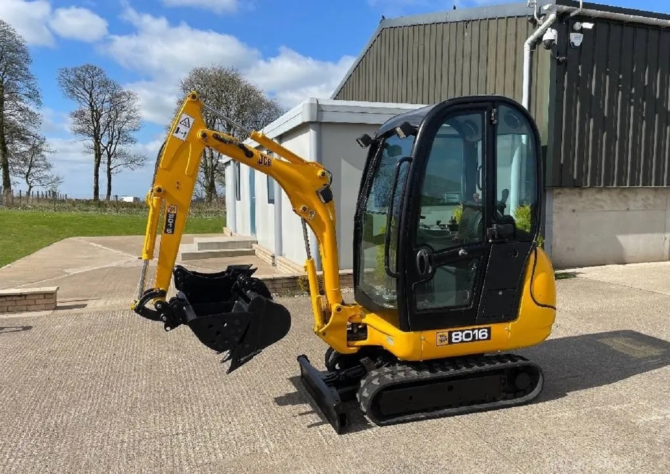 Sprzedam minikoparkę jcb 8018 |19KM-14.2 kW,1590kg|