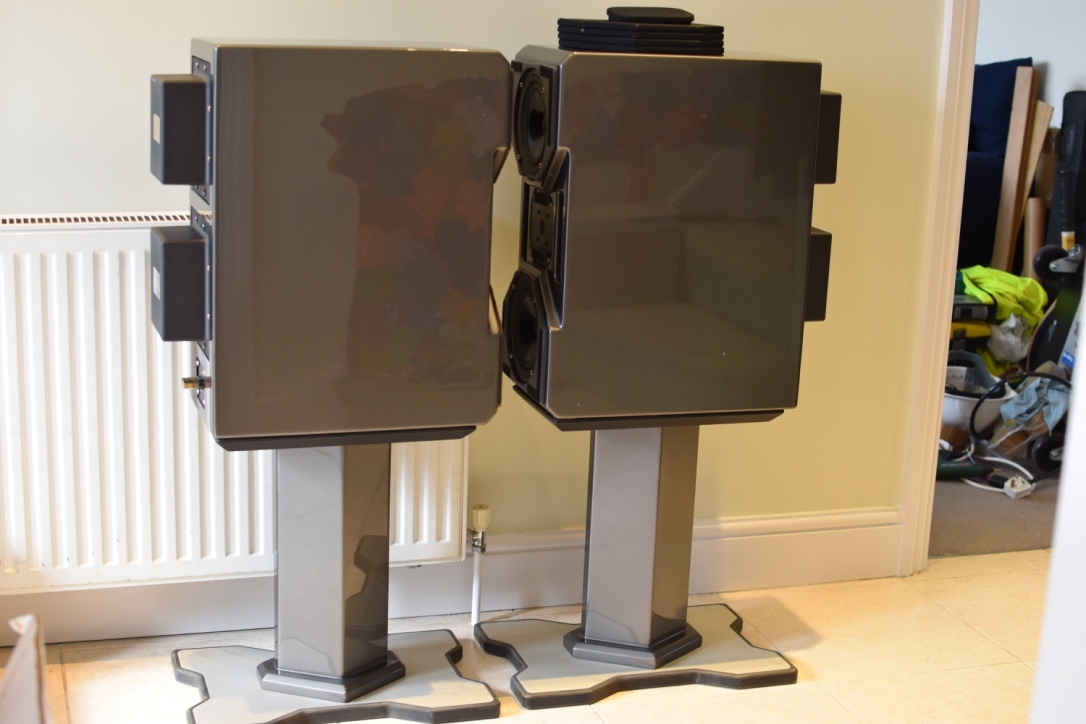 Wilson Audio CUB Series II & Stands - (Price: 2100 EUR)