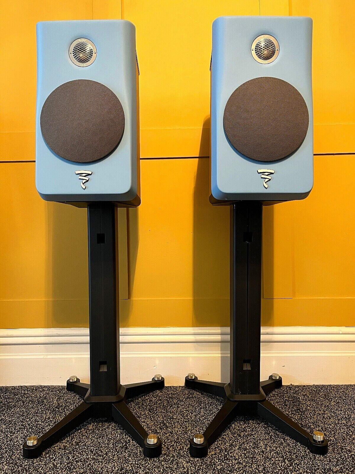 FOCAL KANTA 1 + stands ( Price : 1850 EUR )