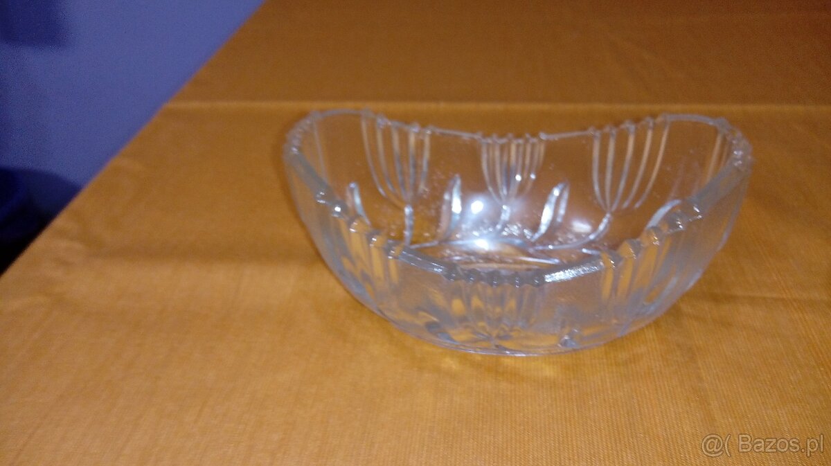 Mała salaterka łódka