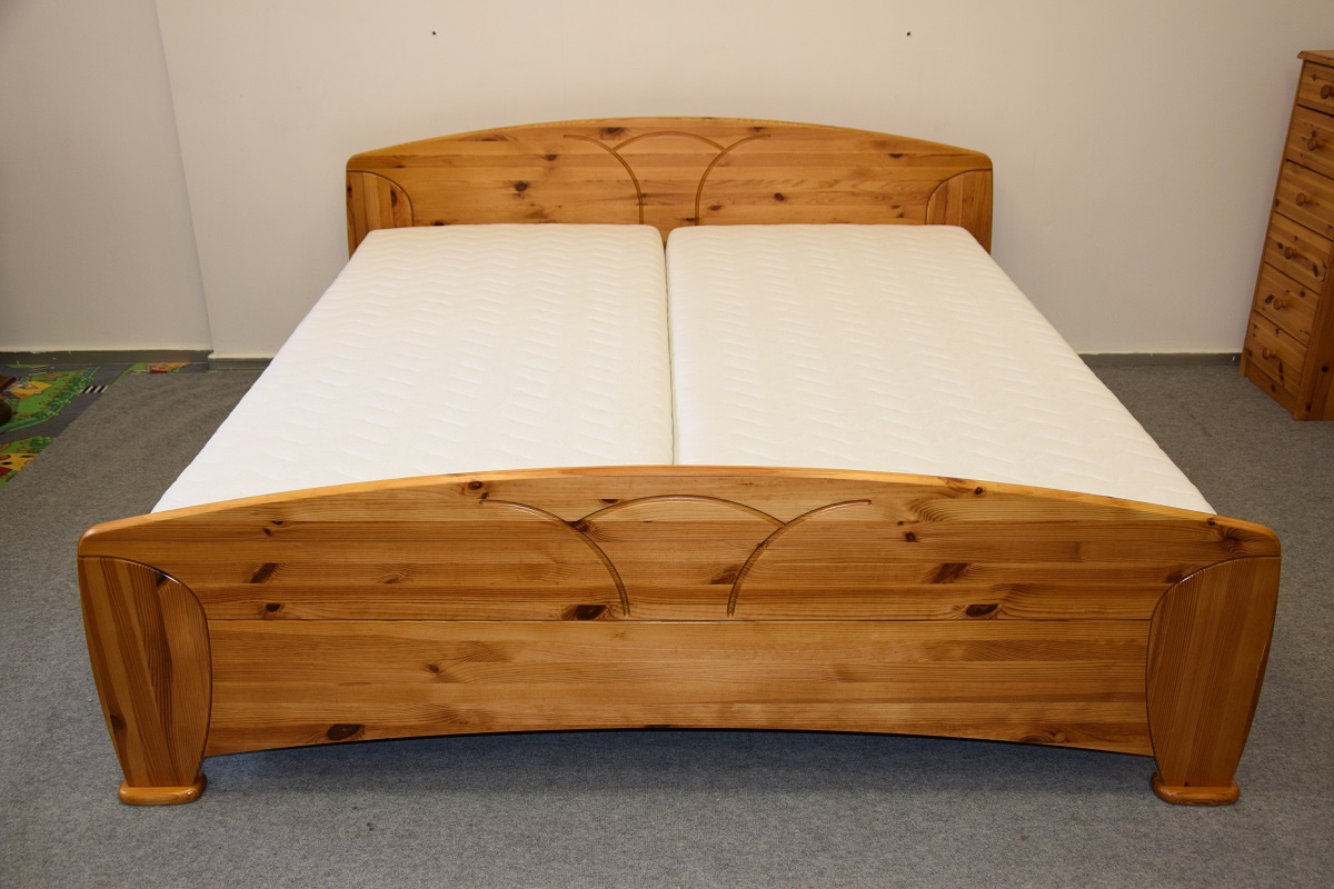 łóżko z materacami z drewna sosnowego - komplet jak nowy