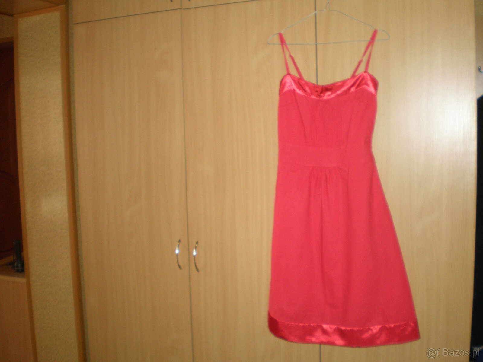 Sprzedam sukienkę letnią na podszewce.