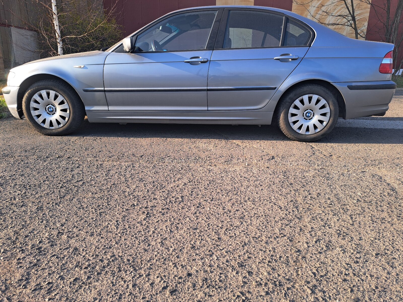 Bmw 320 benzyna 143KM 2003r 2700 euro