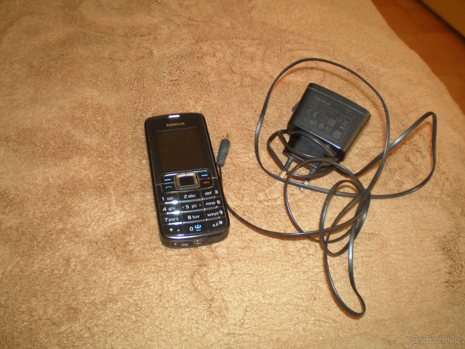 Sprzedam telefon Nokia z ładowarką, używany, sprawny.