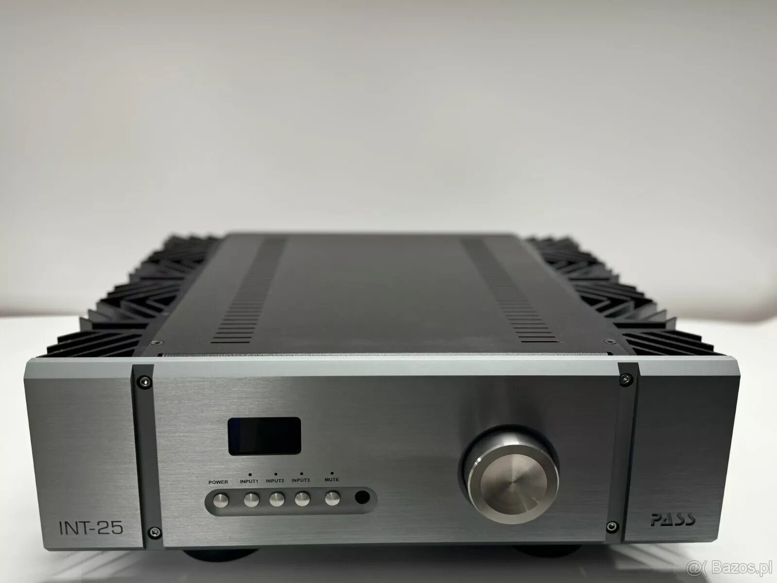 Pass Labs Int-25 ( Price : 2500 EUR )