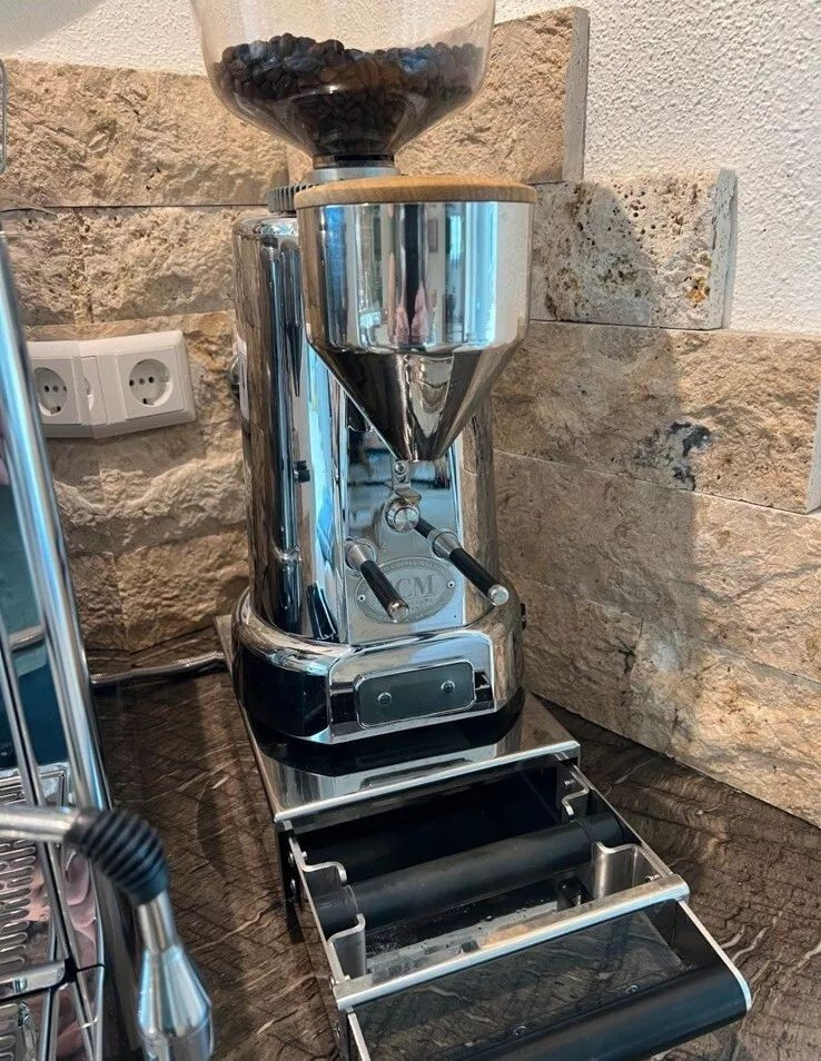 Ekspres do kawy ECM z młynkiem ECM i akcesoriami