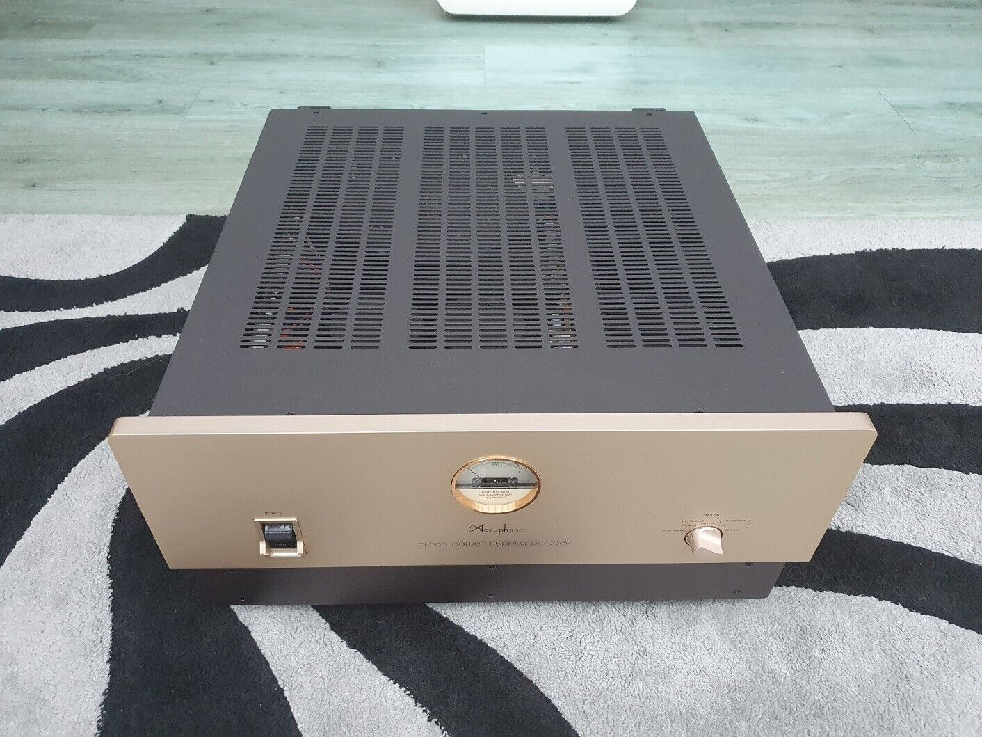 Accuphase PS-1200V ( Price: 1500 EUR )