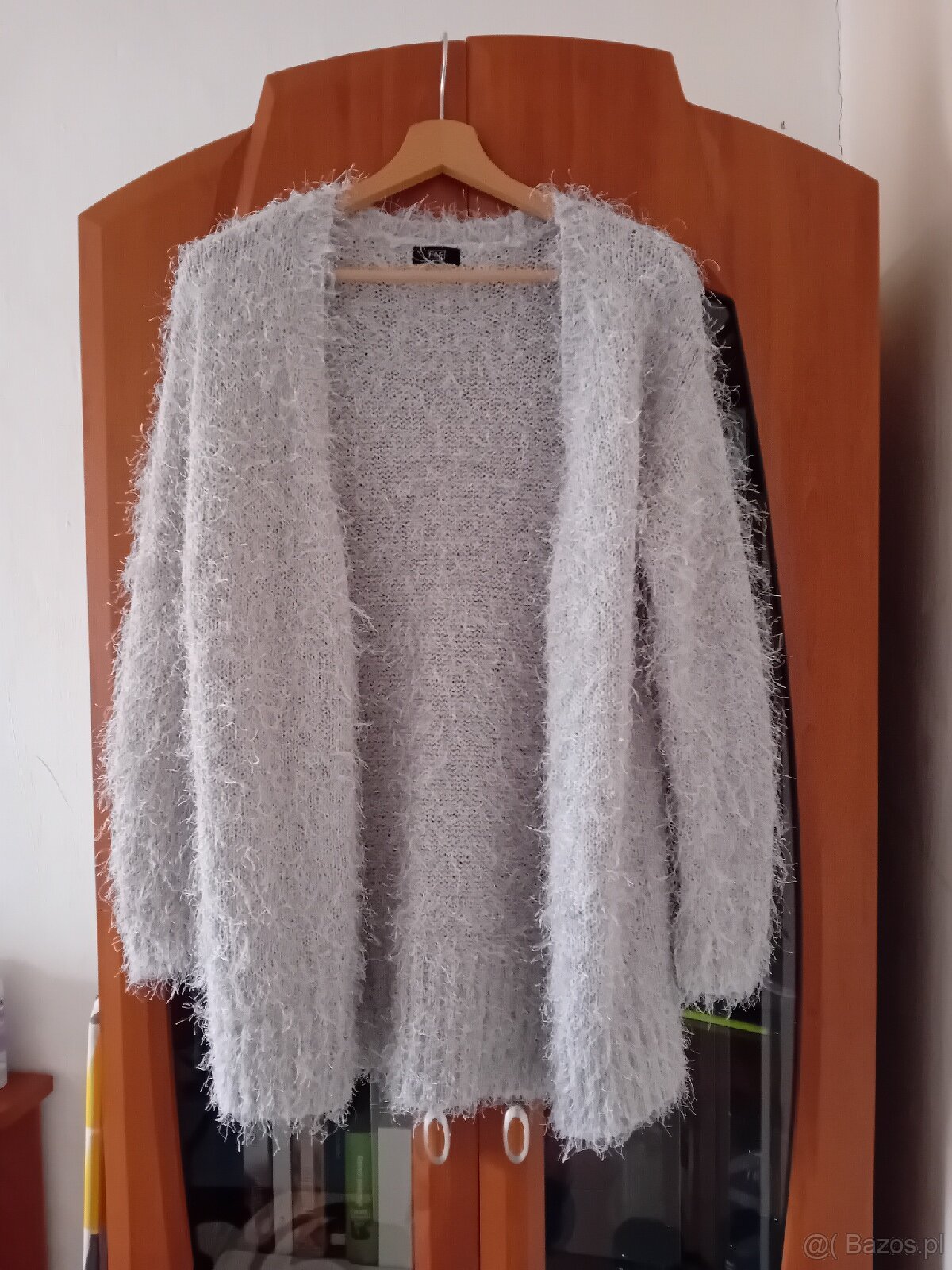 Włochaty długi sweter