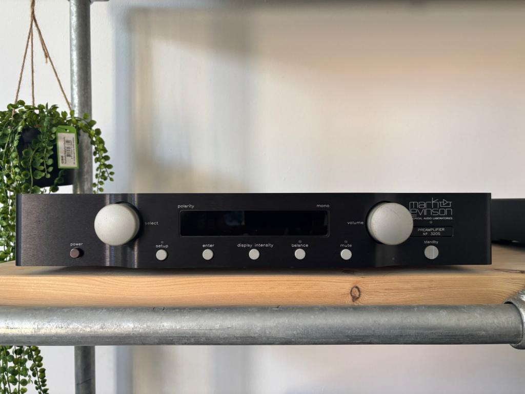 Mark Levinson 320S ( Price : 2000 EUR )