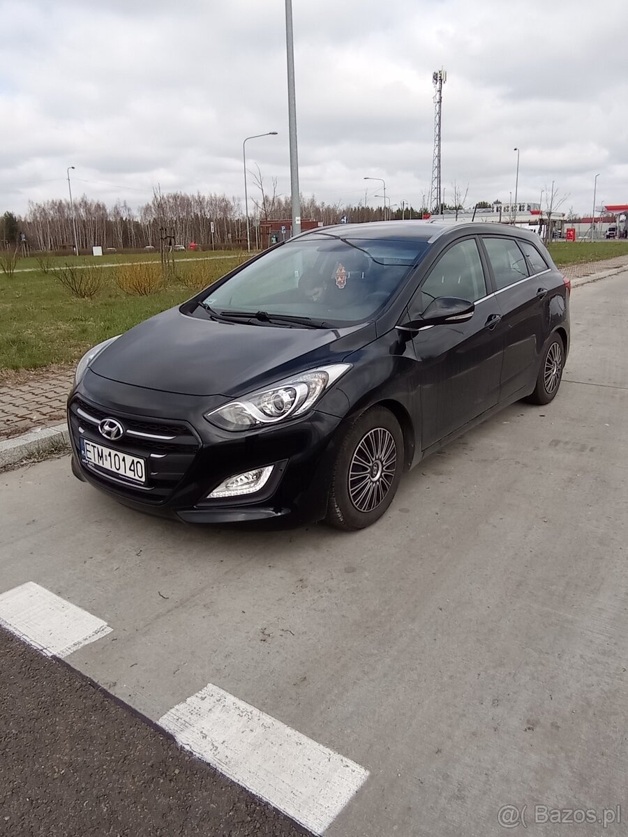 Hyundai i30 kombi czarny,136 km,2015 r,