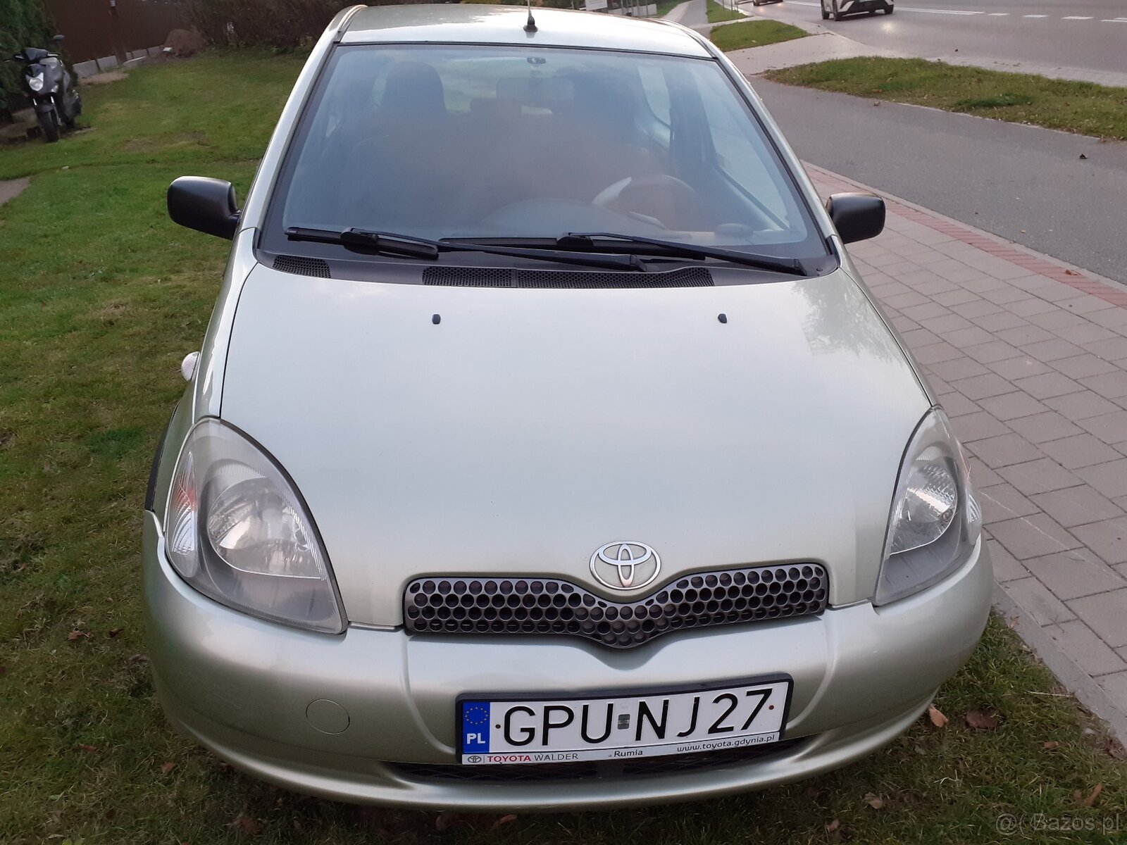 Toyota Yaris 1