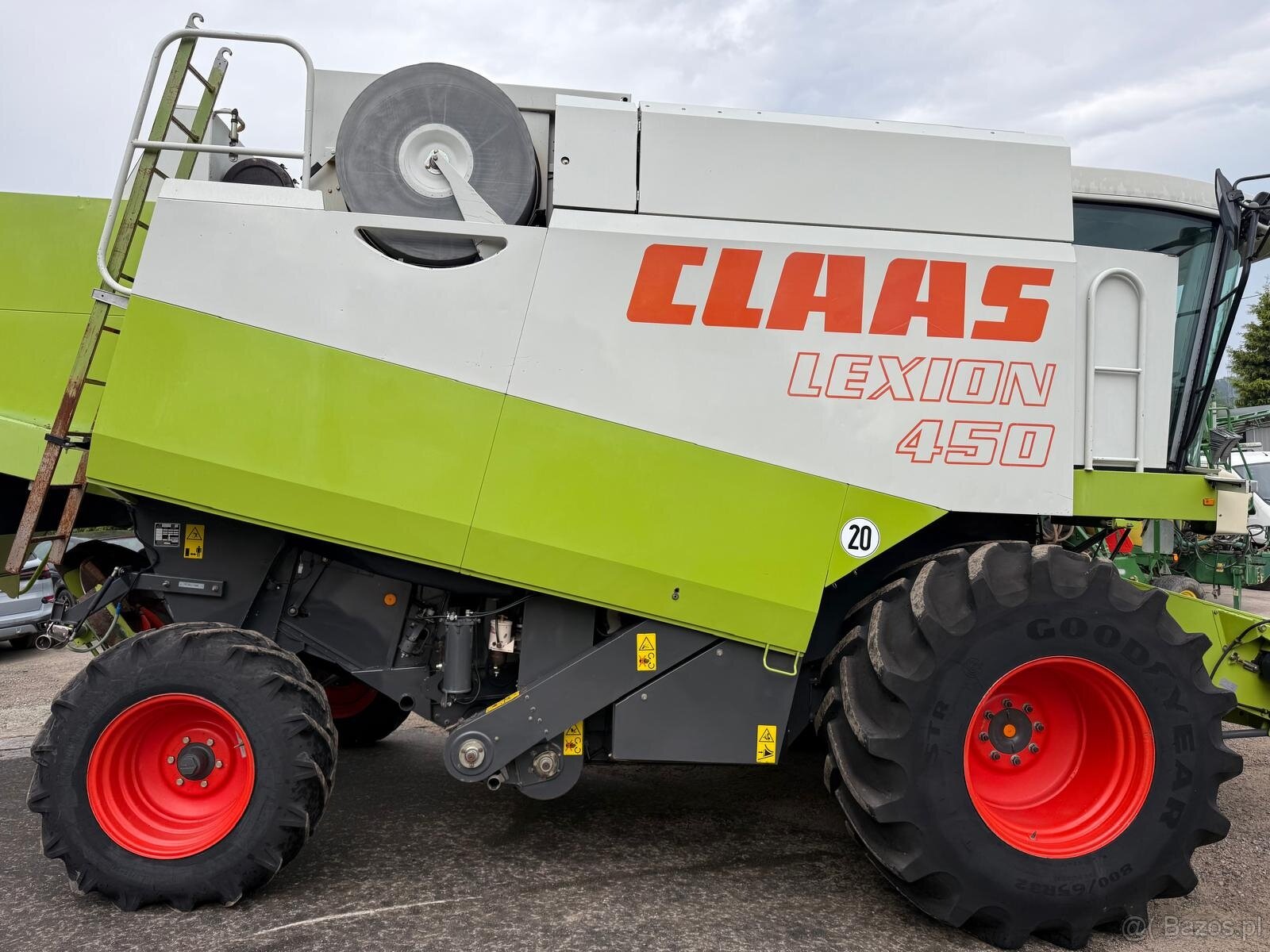 Claas lexion 450 rok pr 2001 heder V660 lub V750. Silnik Me