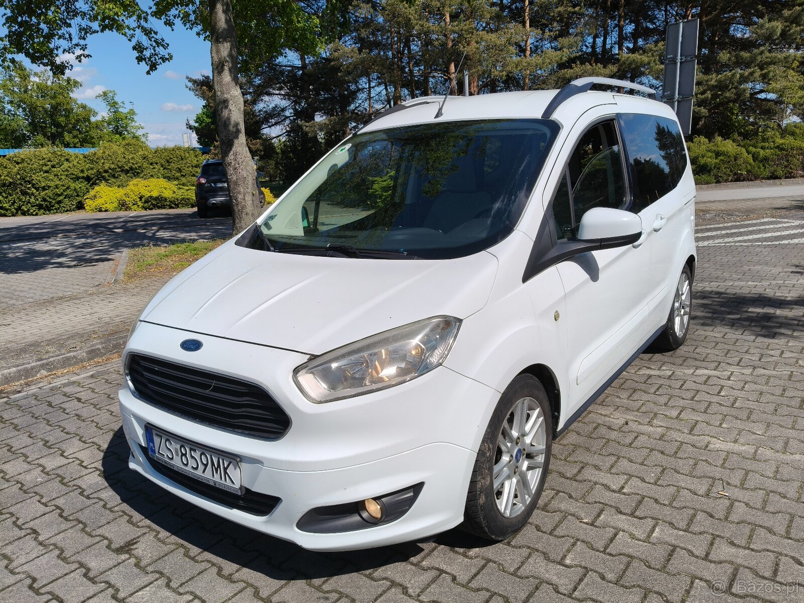 TOURNEO COURIER/ 1.0 Benzyna / 5 osobowy / BEZWYPADEK