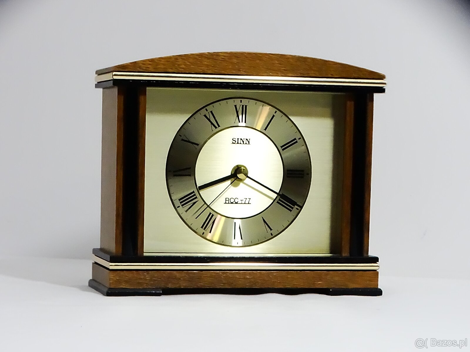 Elektroniczny zegar sterowany radiowo SINN ROCC-71E w kolorz