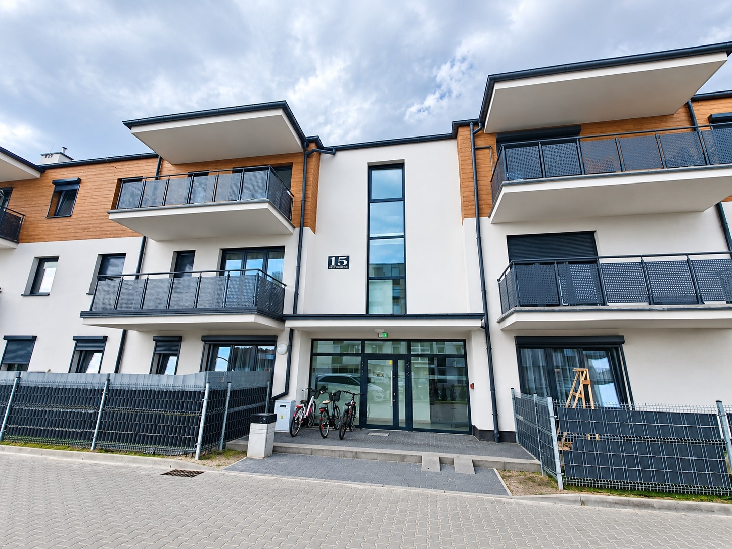 Mieszkanie o powierzchni 47m2, duży balkon, klimatyzacja, II
