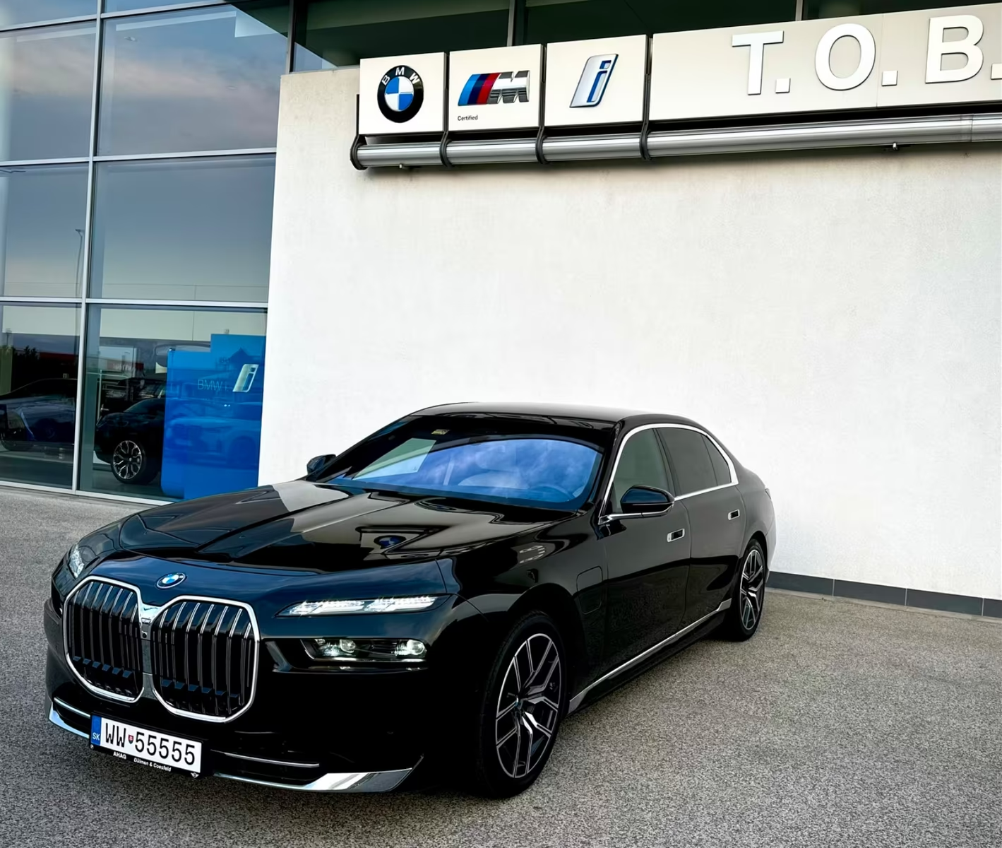 Oferuję na sprzedaż luksusowe BMW 750e xDrive – 96.000 €