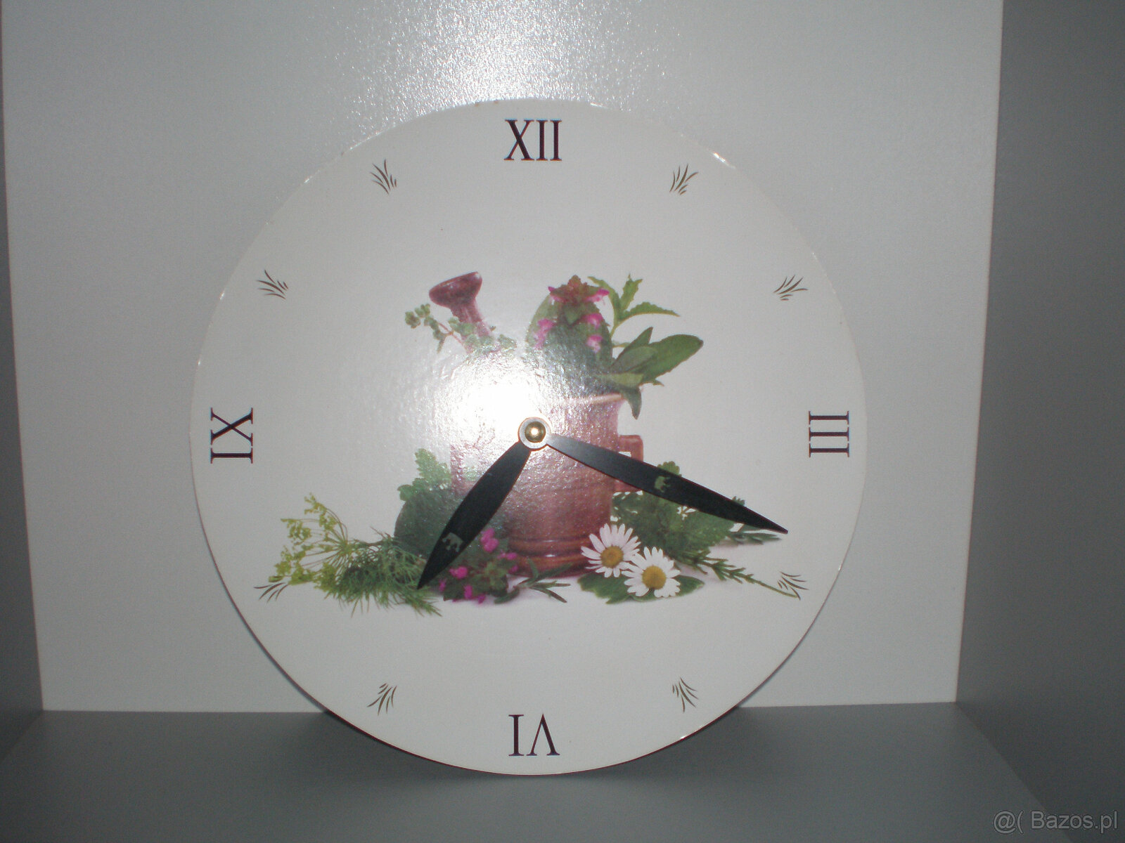 Sprzedam zegar wiszący do kuchni, średnica 25 cm.