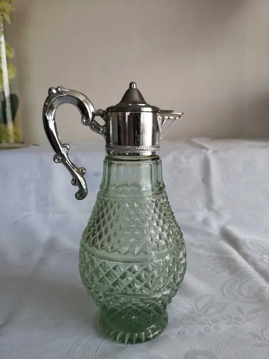 Karafka na wino angielski desing