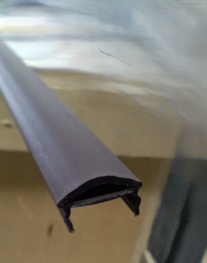 Listwa odbojowa / profil ochronny LV 6688 – 2,8 m (brązowa)