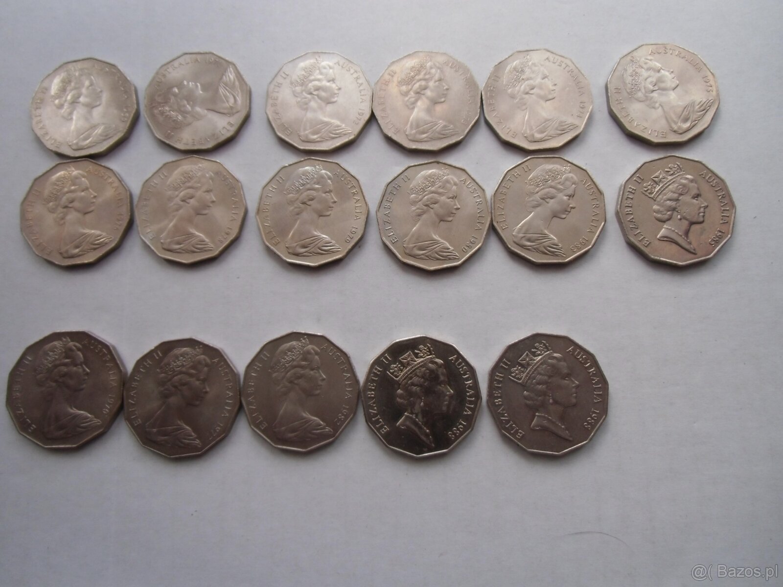 139 monet z Australii