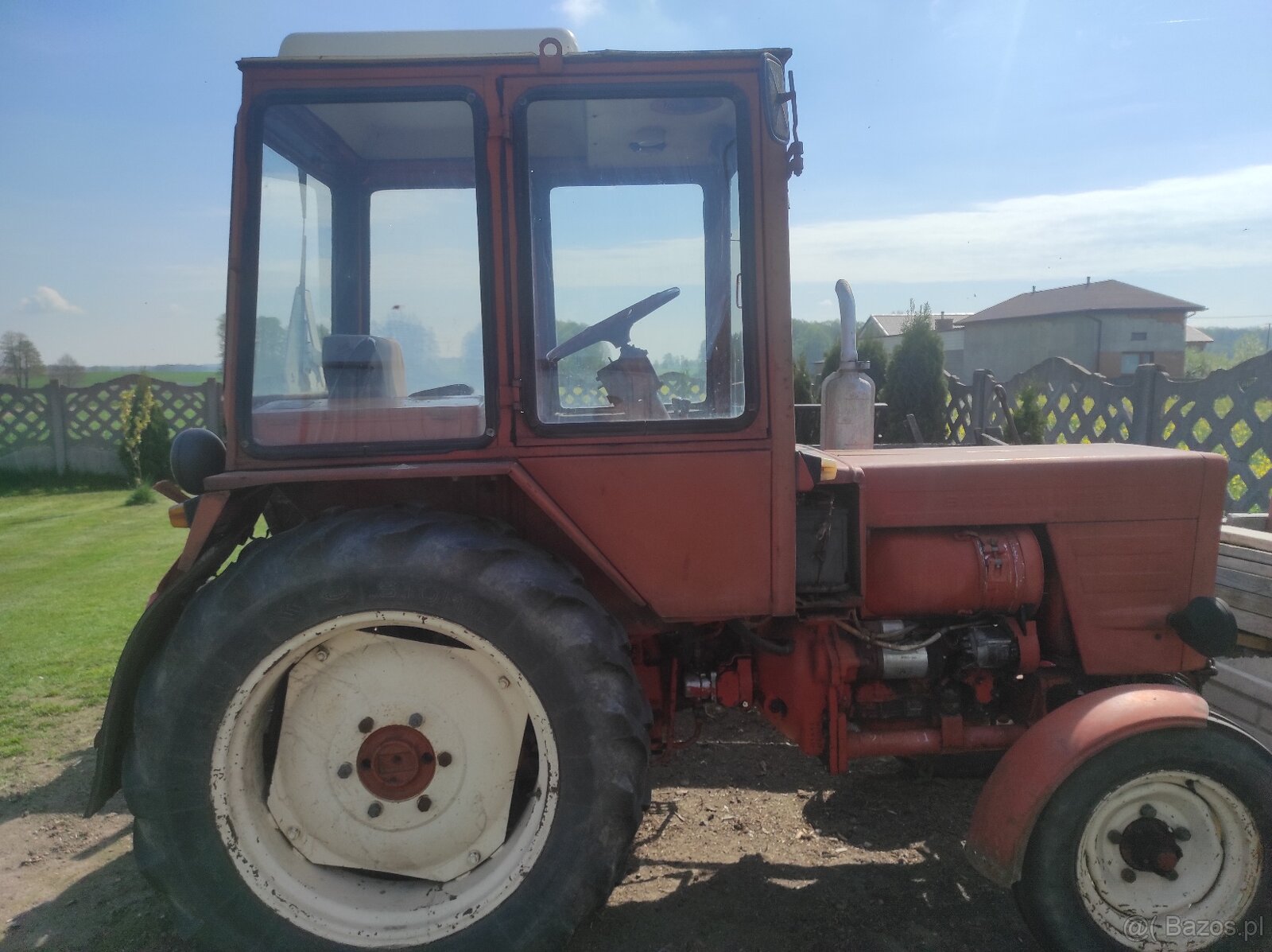 ZAMIENIE /  Ciagnik vladimiriec t.-25  z kabina