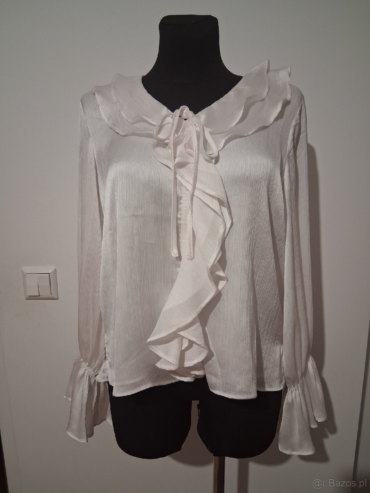 Elegancka biała bluzka M