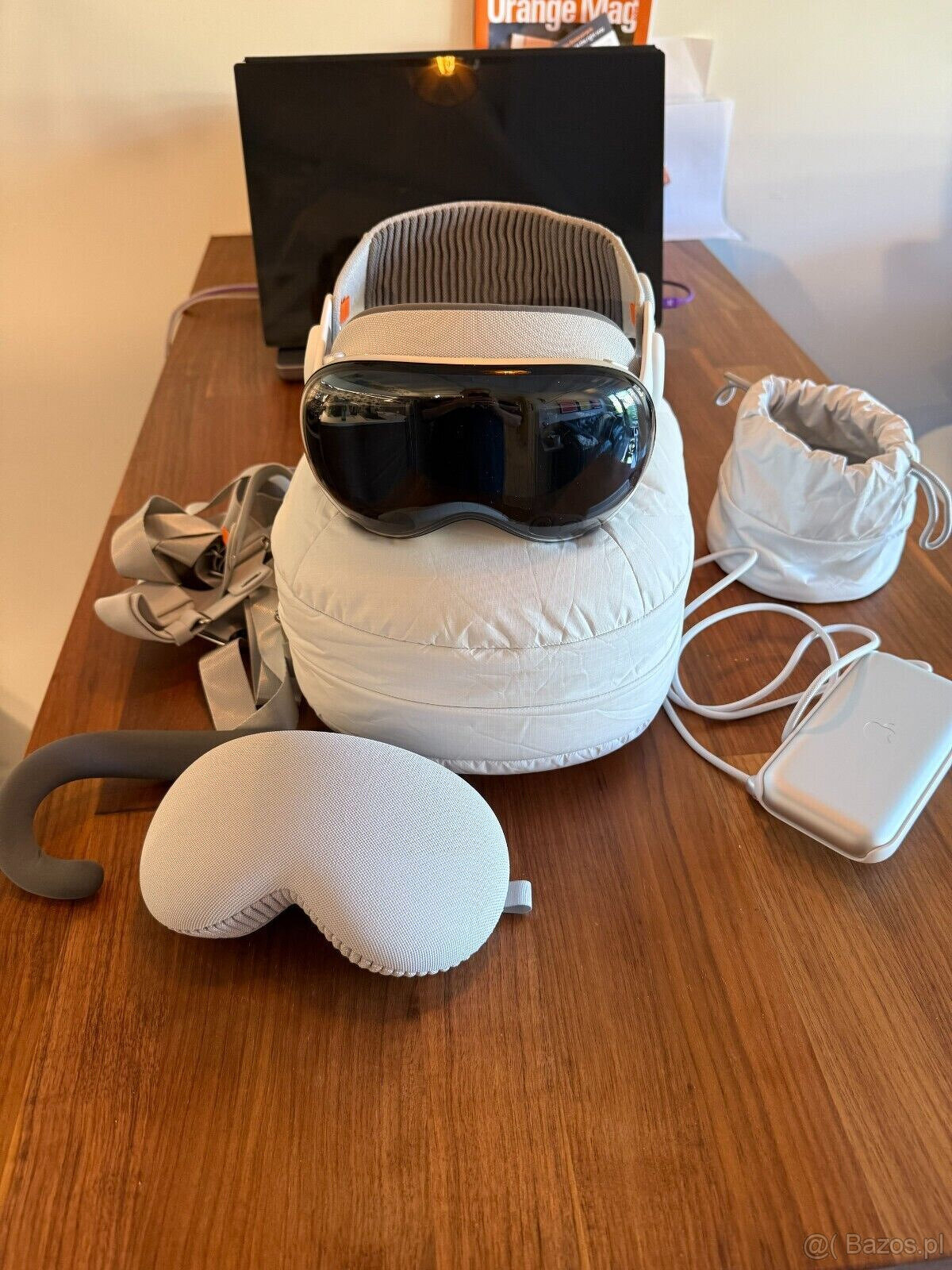 Apple Vision Pro 512GB, 21W, rozmiar M, etui podróżne, uchwy