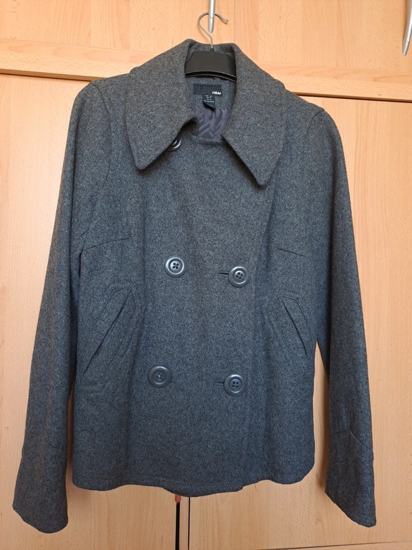 Popielata kurtka wełniana firmy HM.