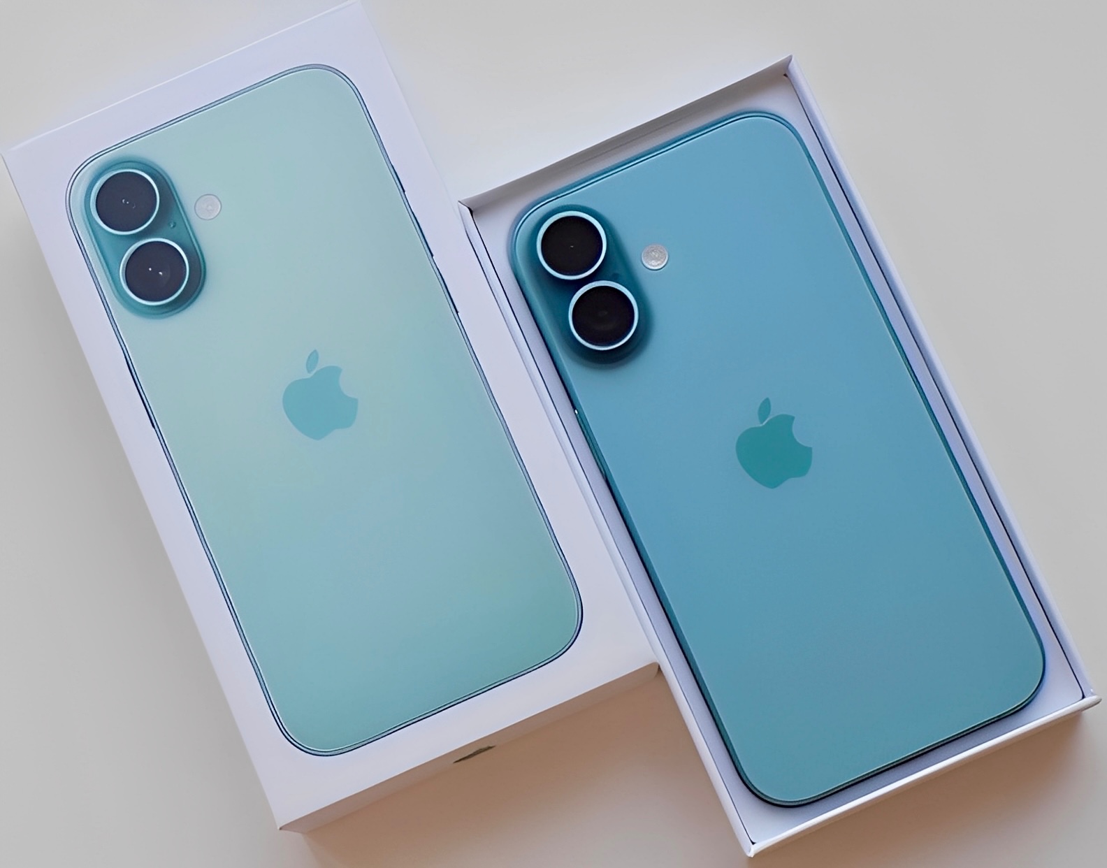iPhone 16 Teal BATERIA 100% TOP