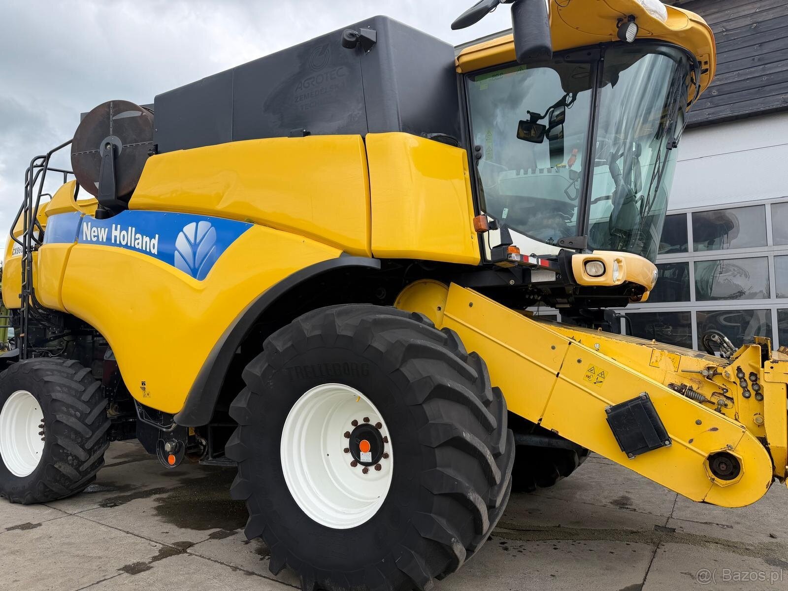 Kombajn zbożowy New Holland CX 860 stół do rzepaku klimatyza