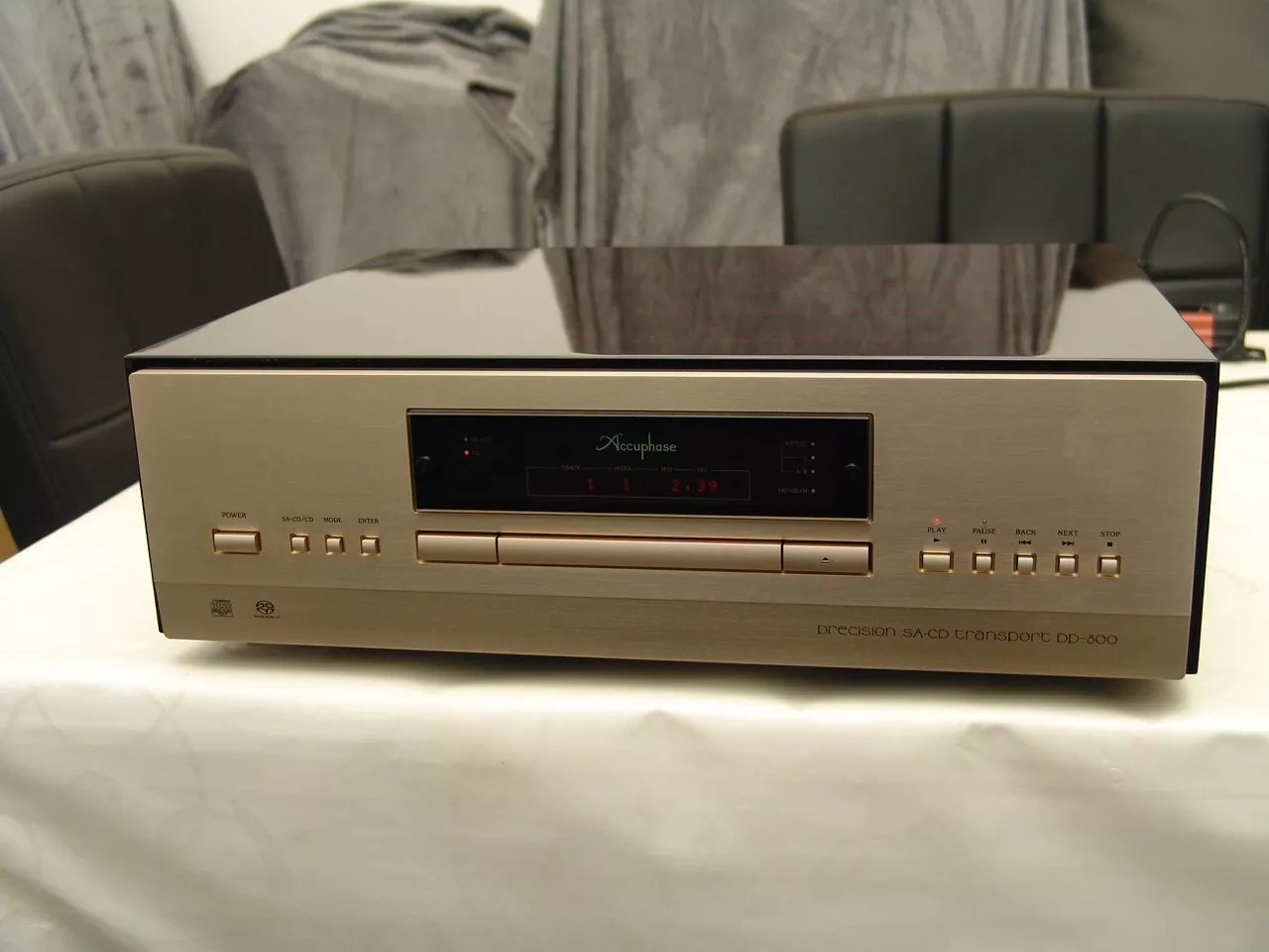Accuphase DP-800 SACD CD ( Price : 2500 EUR )