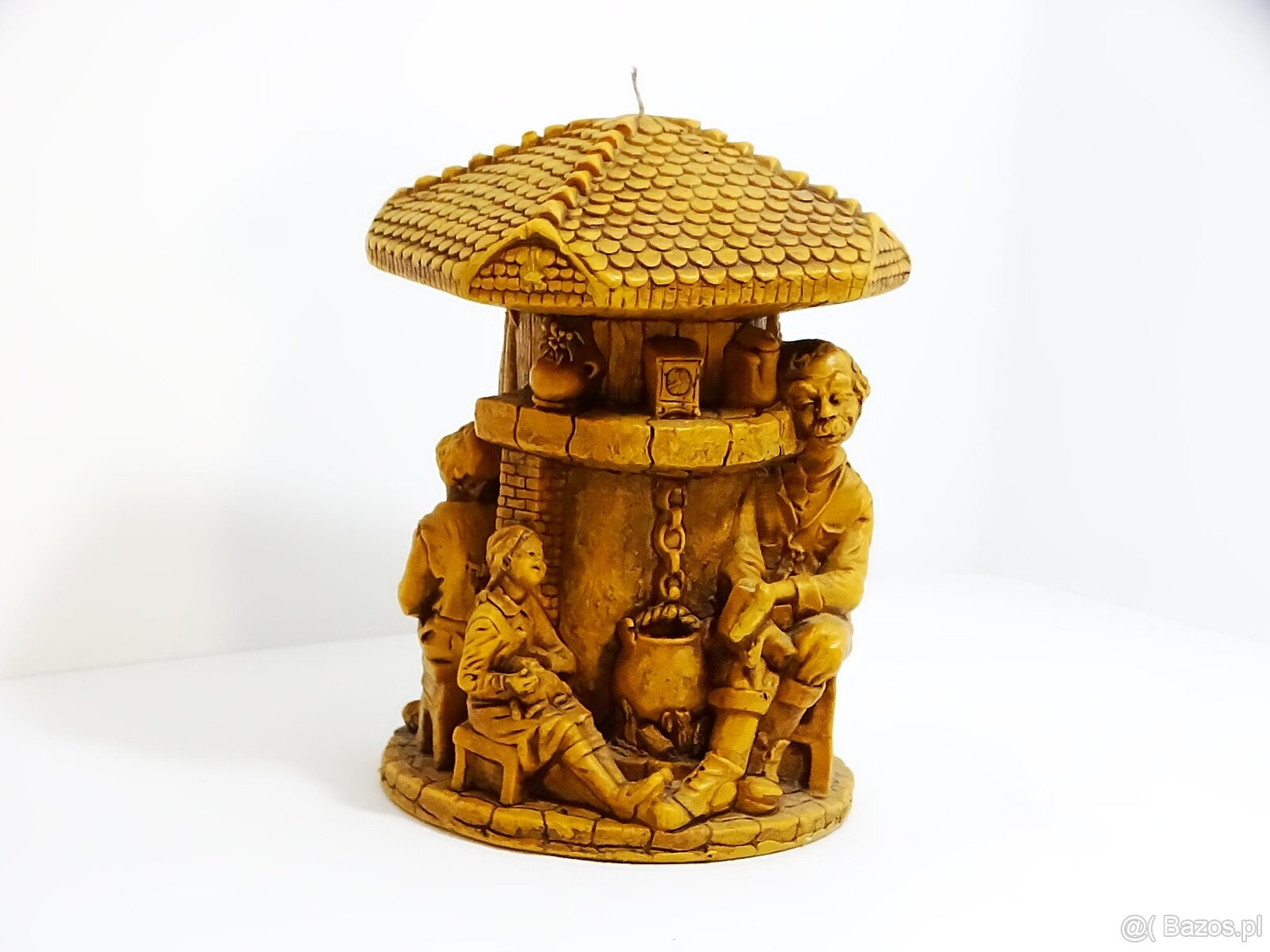 Ozdobna, rzeźbiona, duża i ciężka świeca o wysokości 28 cm i