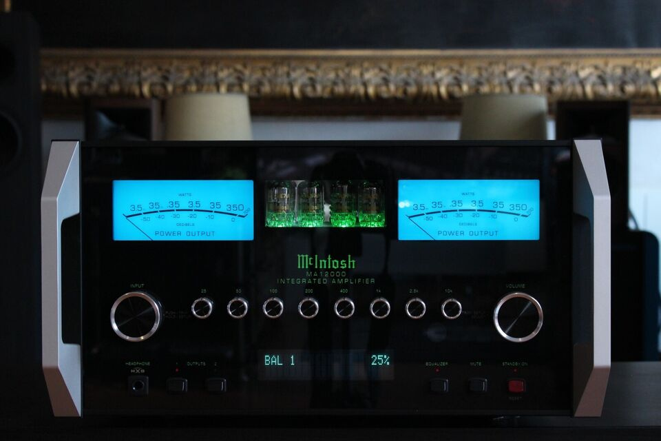 McIntosh MA12000 ( Price: 6000 EUR )