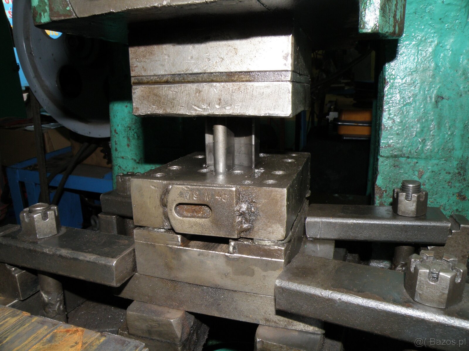 Wykrojnik ucha do słupków ogrodzeniowych