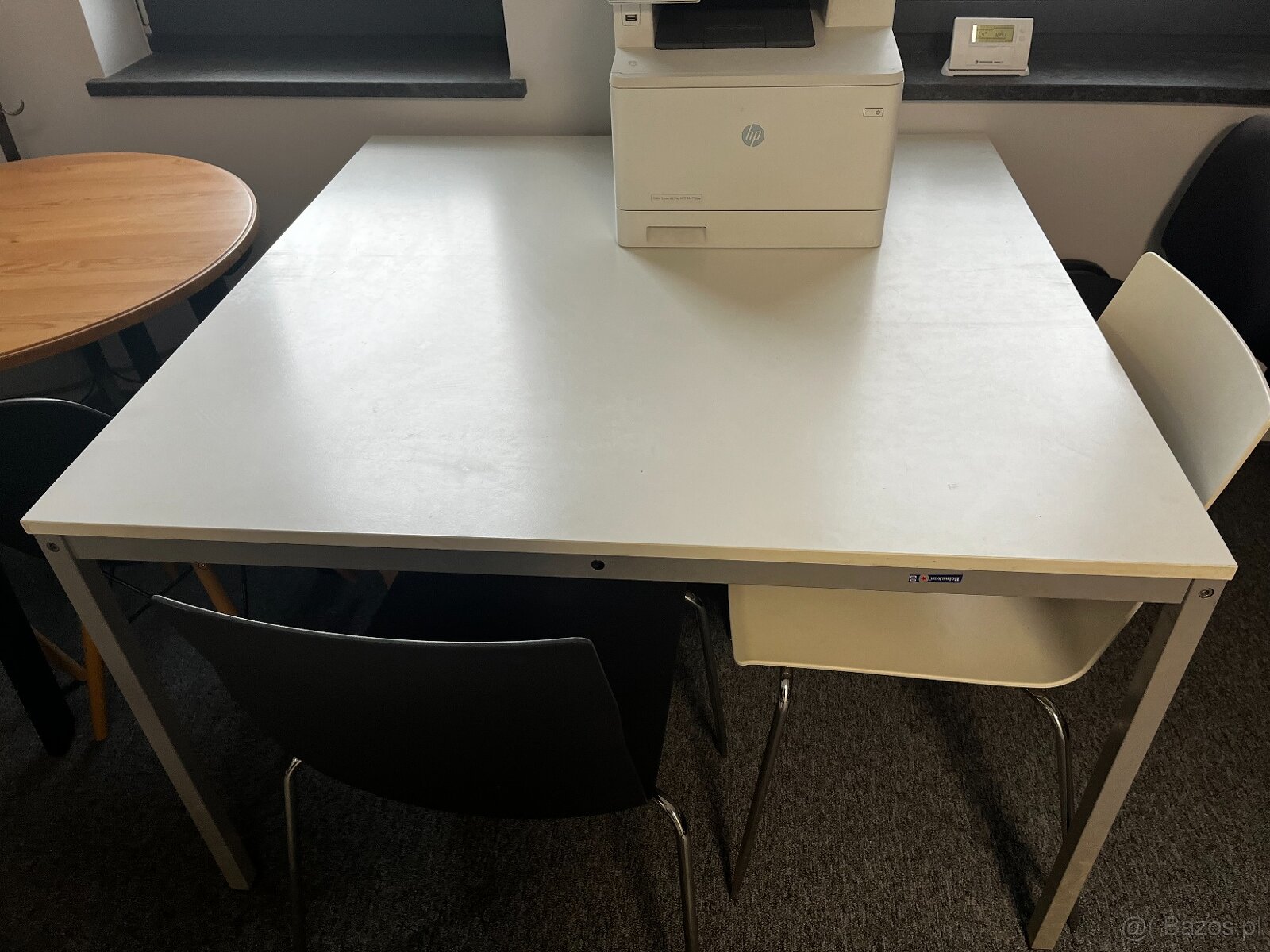 Sprzedam stół biały 120x120