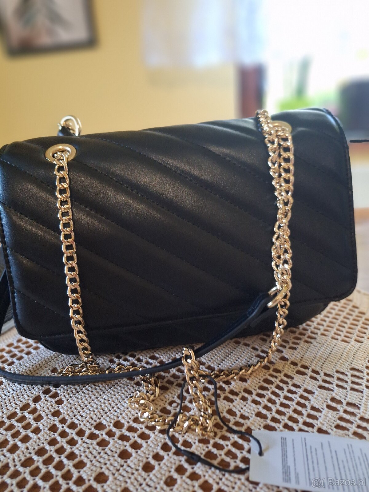 Czarna torebka damska pikowana