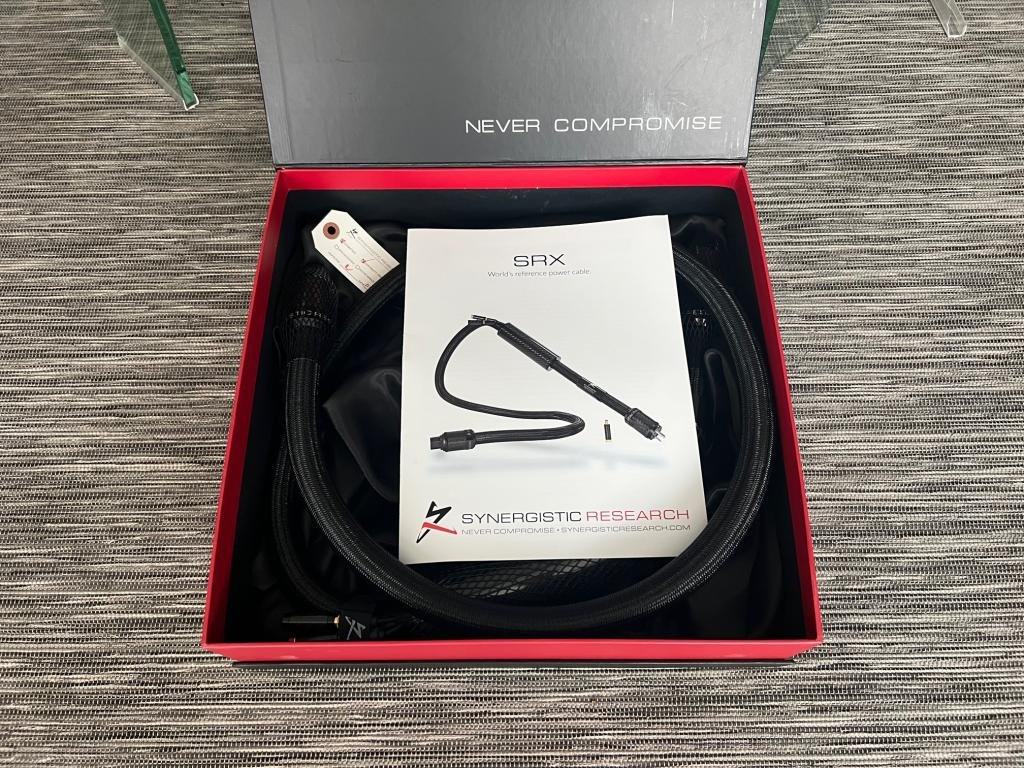 Synergistic Research SRX  1.8m ( Price: 2500 EUR )