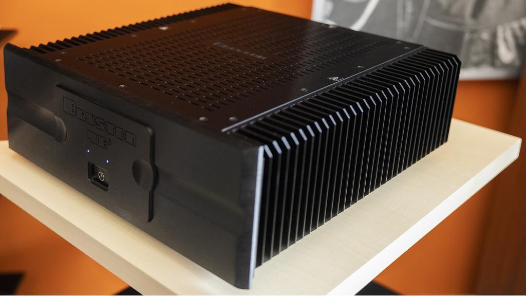 Bryston 4B3 cube ( Price: 2500 EUR )