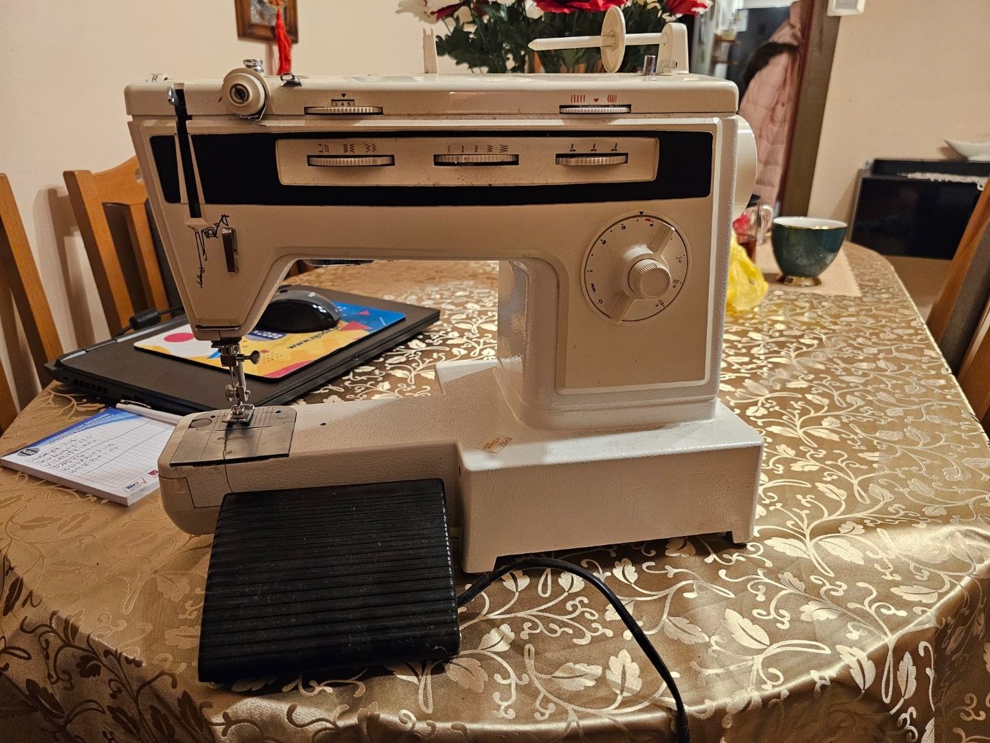 Sprzedam Maszynę walizkową do szycia Polskiej firmy Łucznik