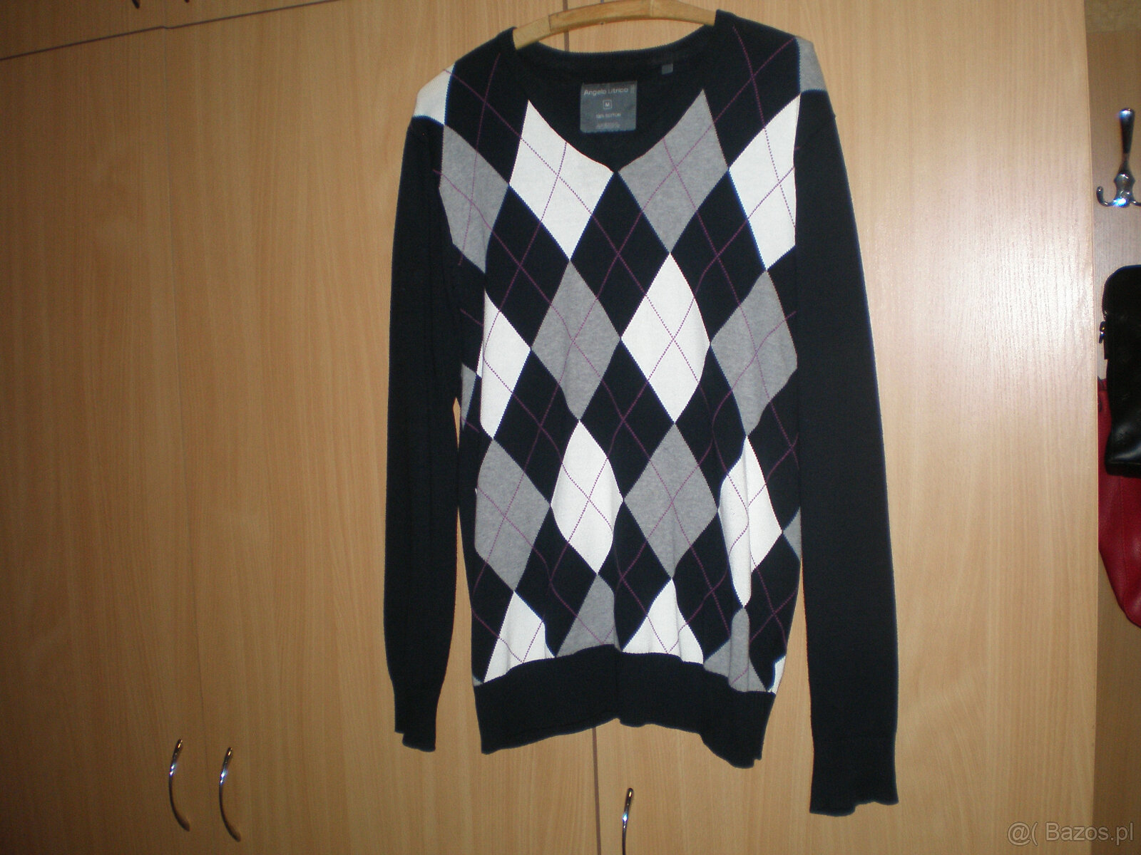 Sprzedam sweter męski rozmiar M, używany, stan dobry.
