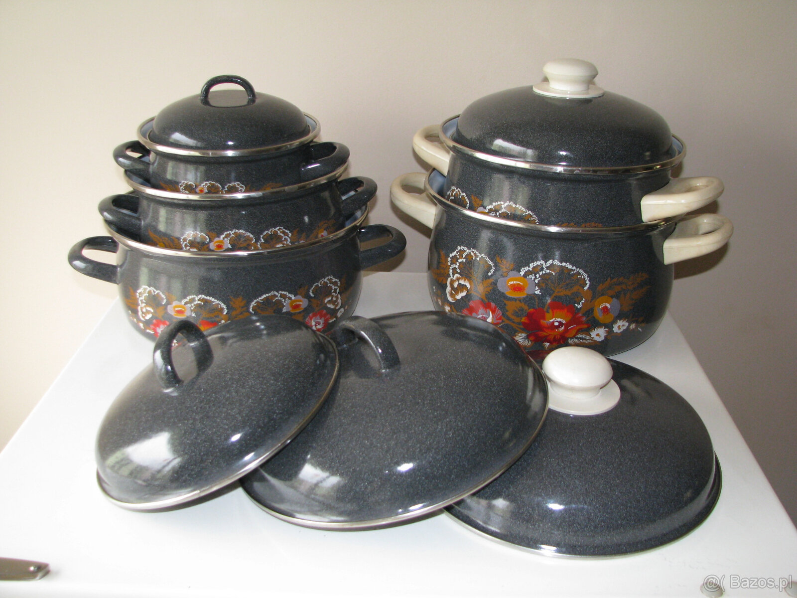 Solidne czeskie garnki emaliowane z czasów PRL z pokrywkami