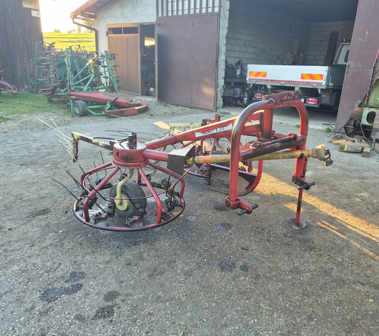 Przetrząsaczo - zgrabiarka karuzelowa Mesko Z 275