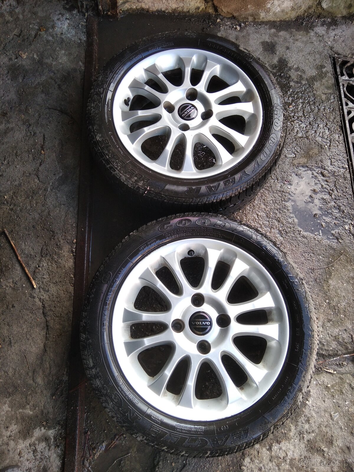 Sprzedam 2 szt felg aluminiowych+ opony