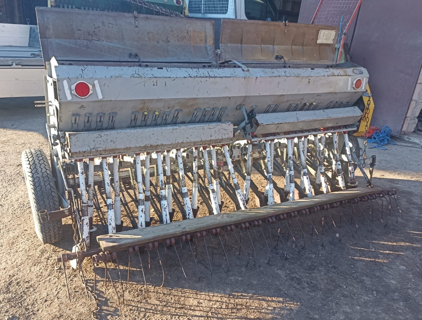 Siewnik zbożowy Poznaniak na docisku