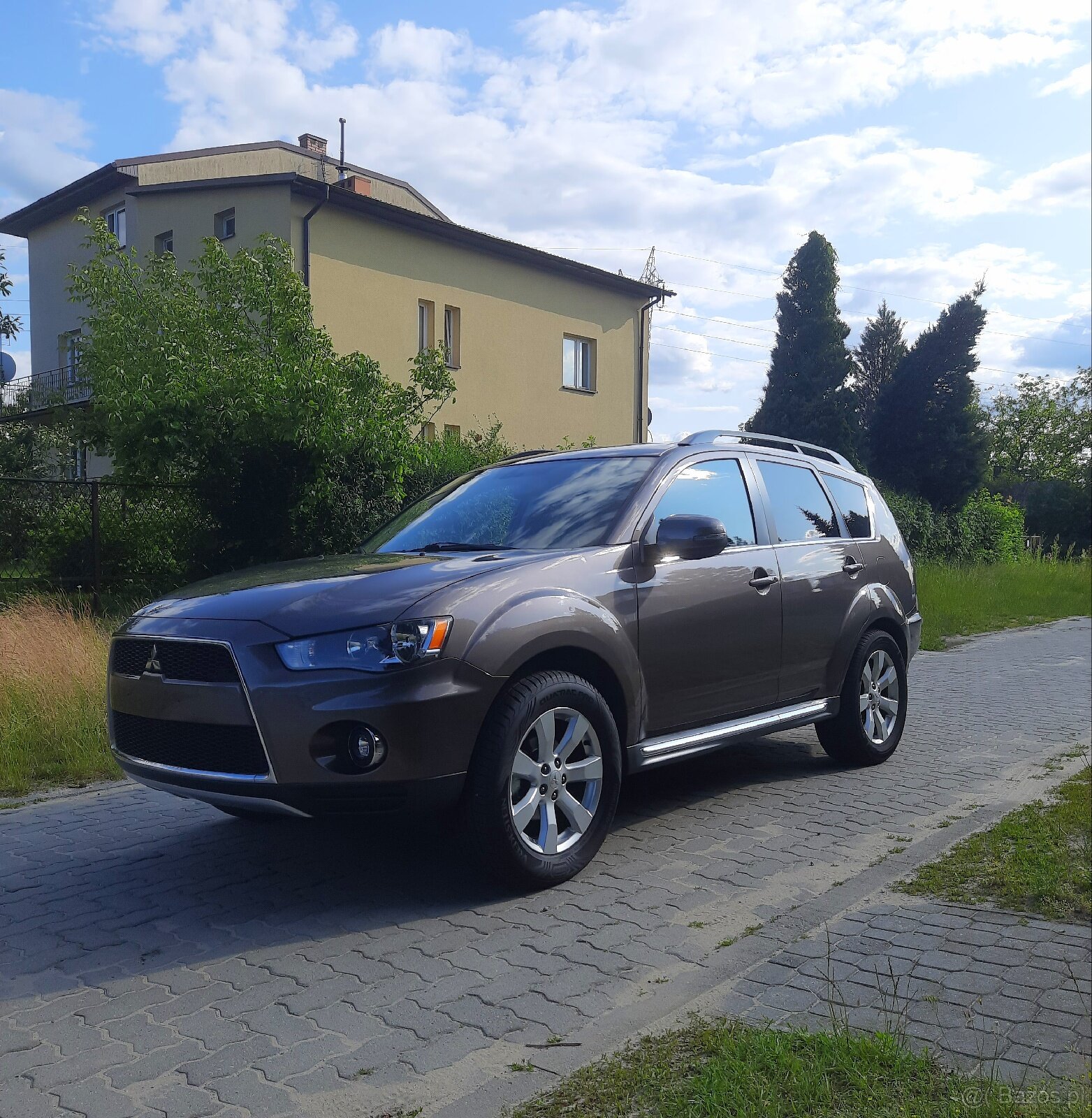 Mitsubishi Outlander z 2011r- 2.0 benzyna- PDC, Nawigacja