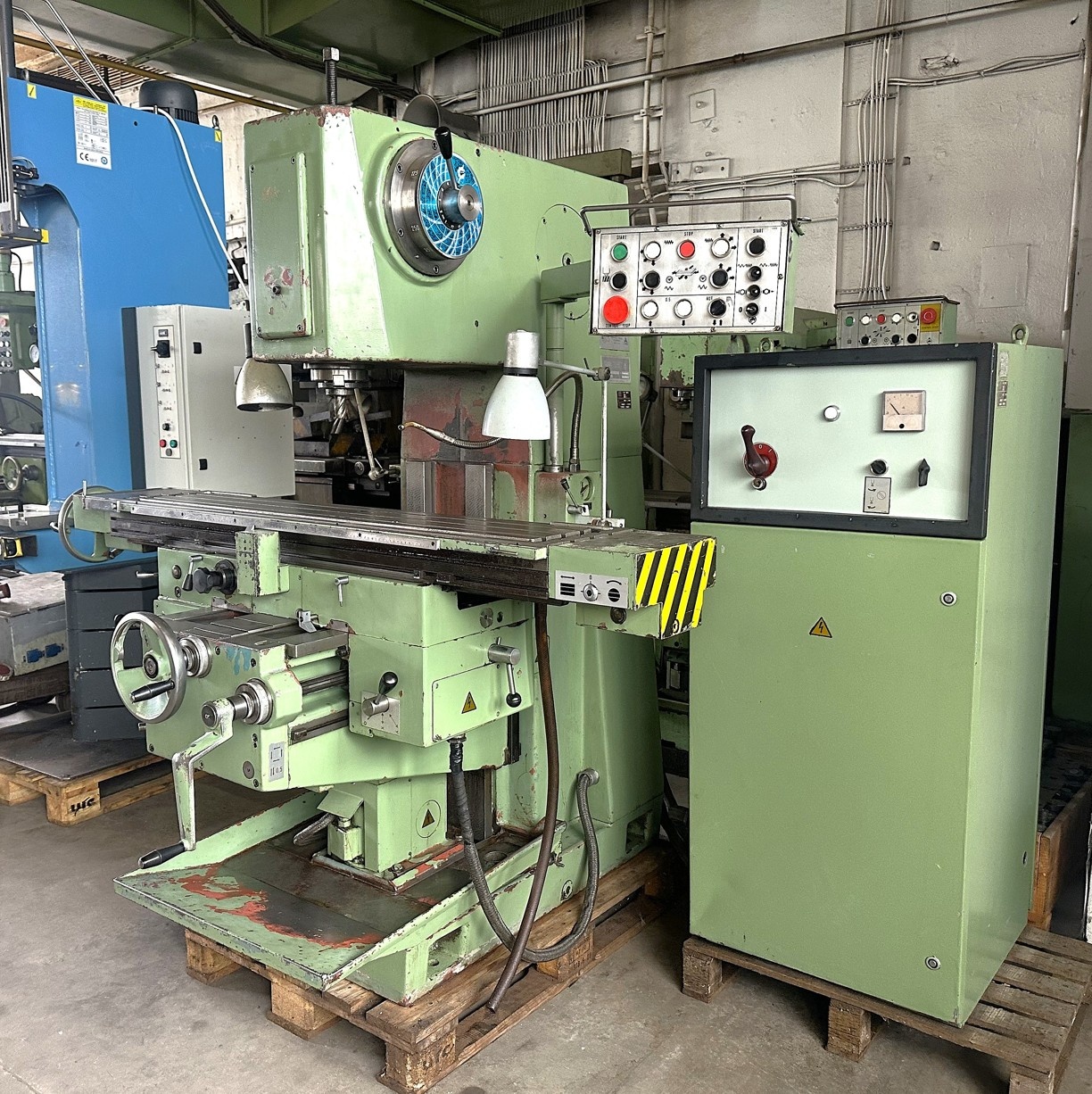 Frezarka pionowa konsolowa FVE 20