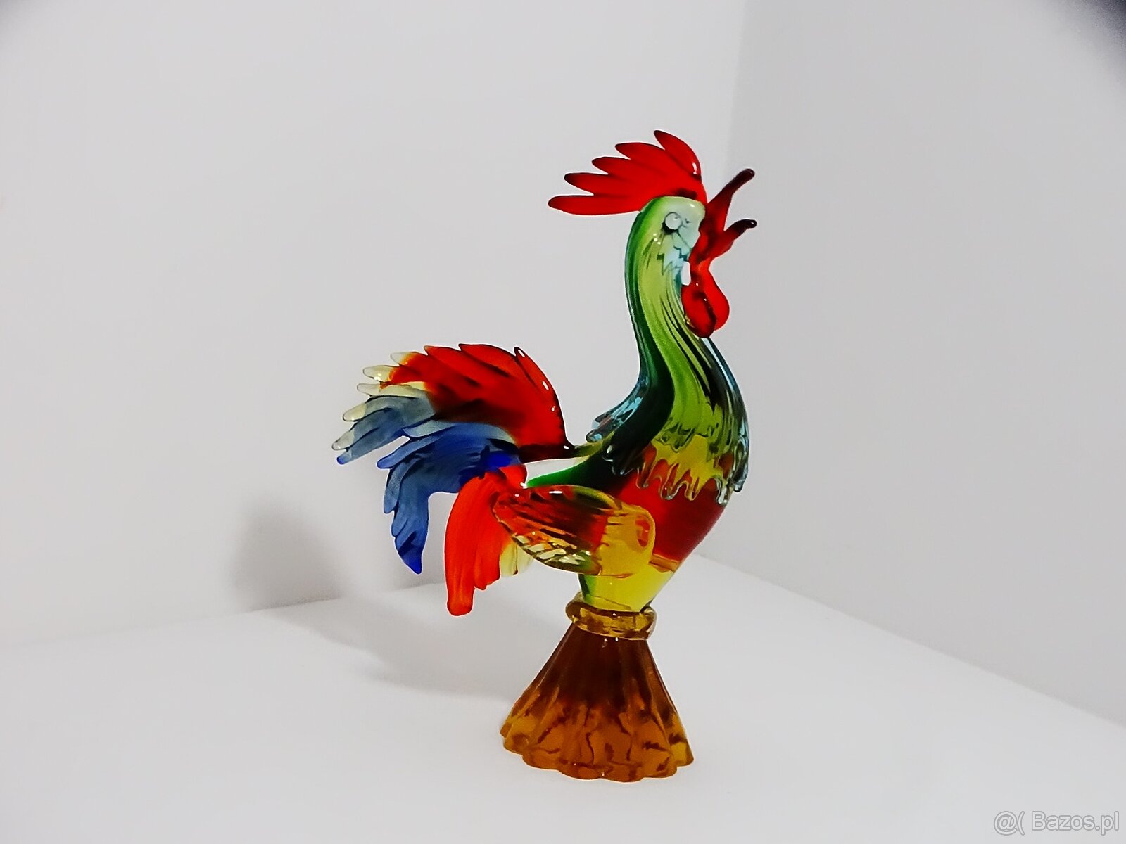 Figurka ze szkła Murano przedstawiająca koguta w dynamicznej