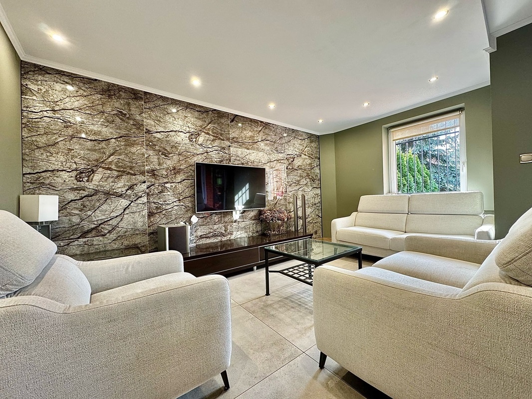 Dom piętrowy w zab. bliźniaczej o pow. 203m2, działka 387m2,