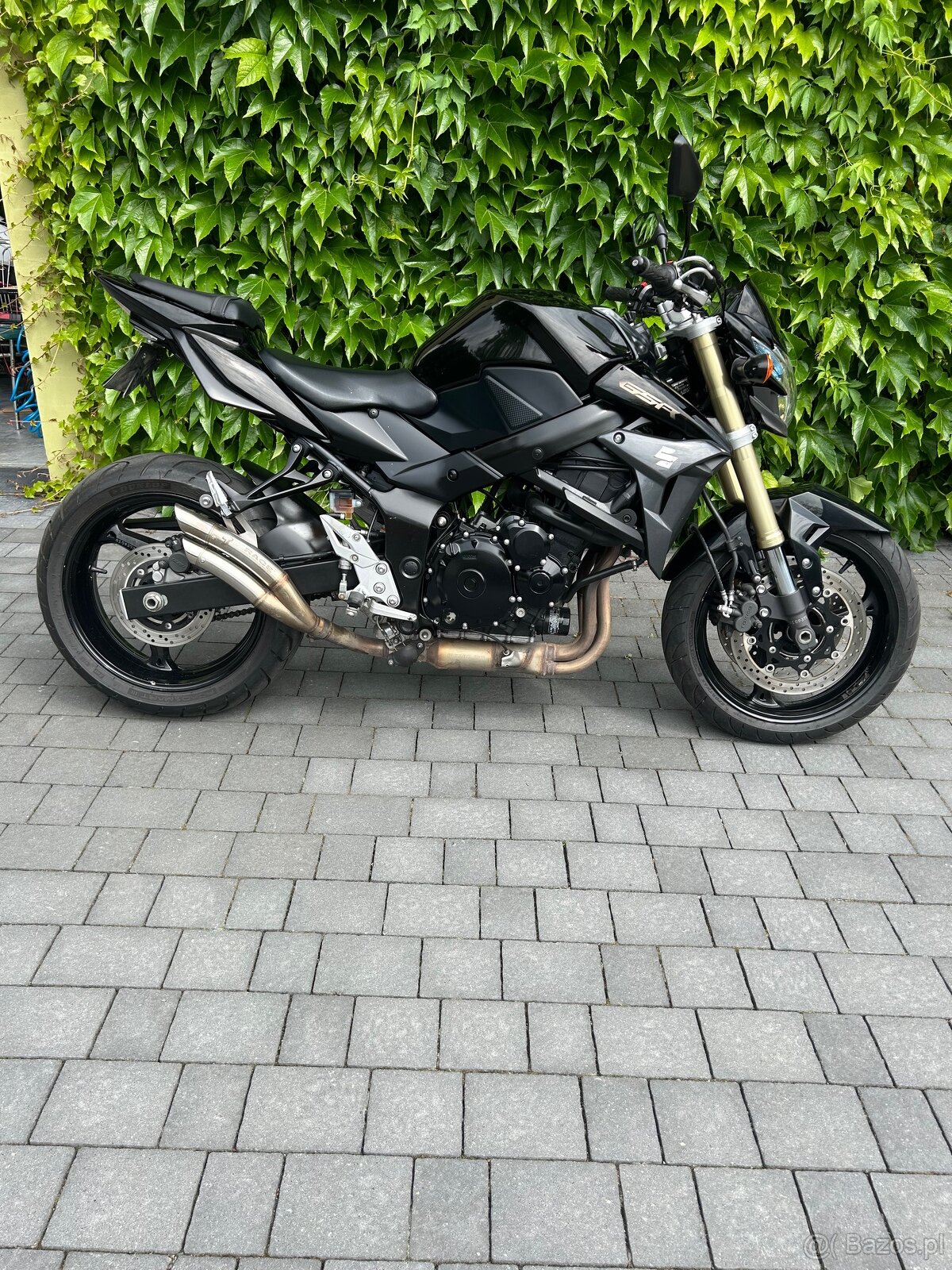 Suzuki GSR 750