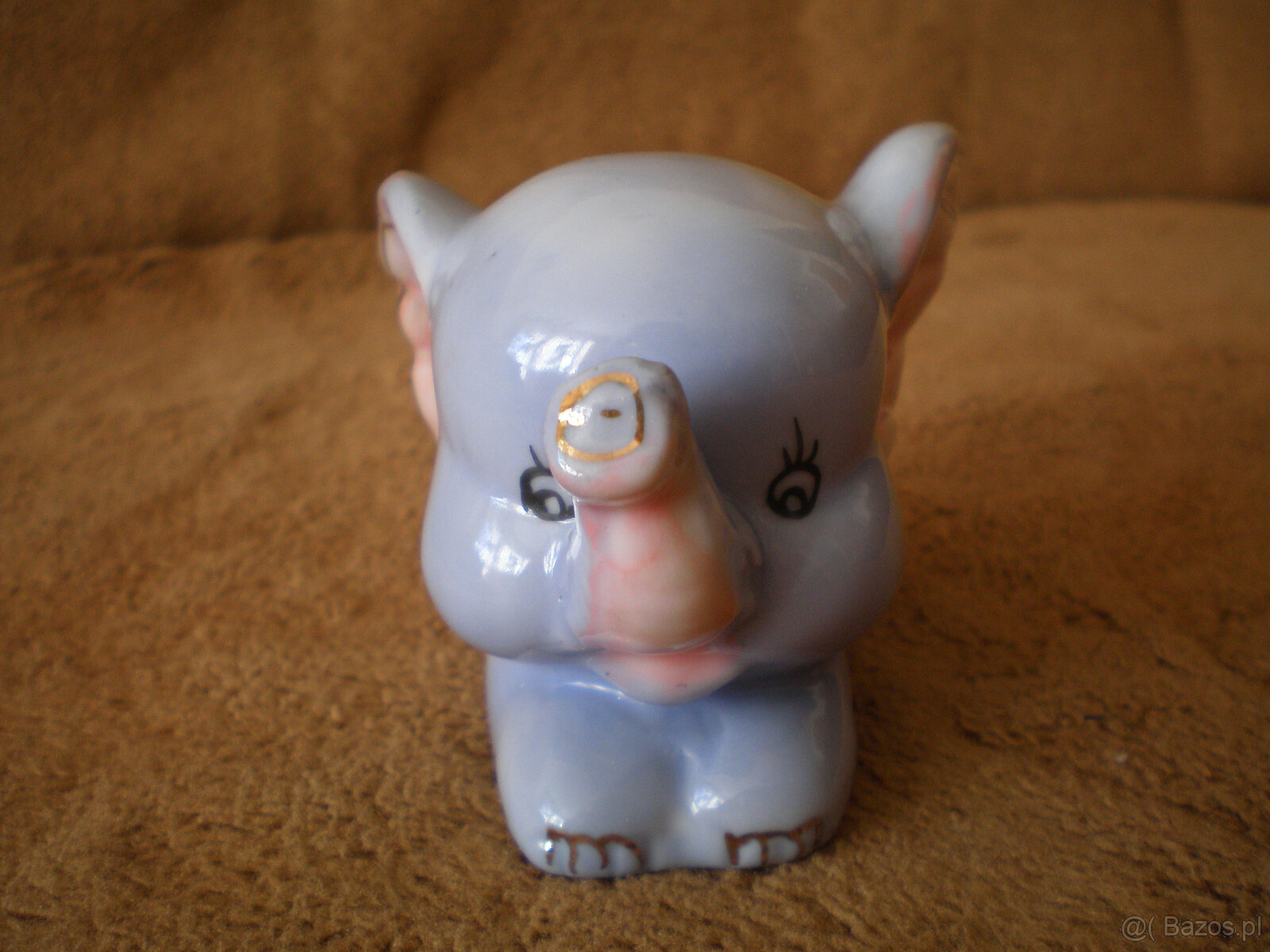 Sprzedam figurkę ceramiczną mały słoń, używany, stan dobry.